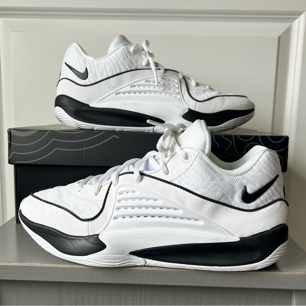 Nike KD 16 basketball shoe